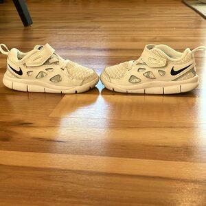 Nike toddler shoes free run 2  size 8C